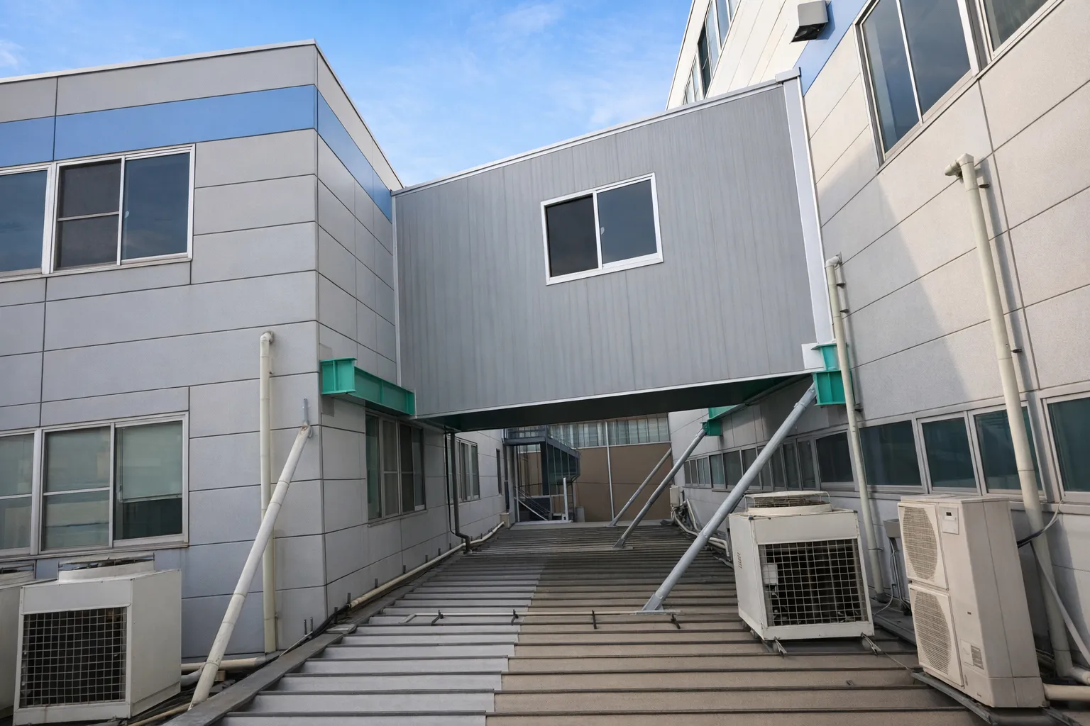 空調渡り廊下増設